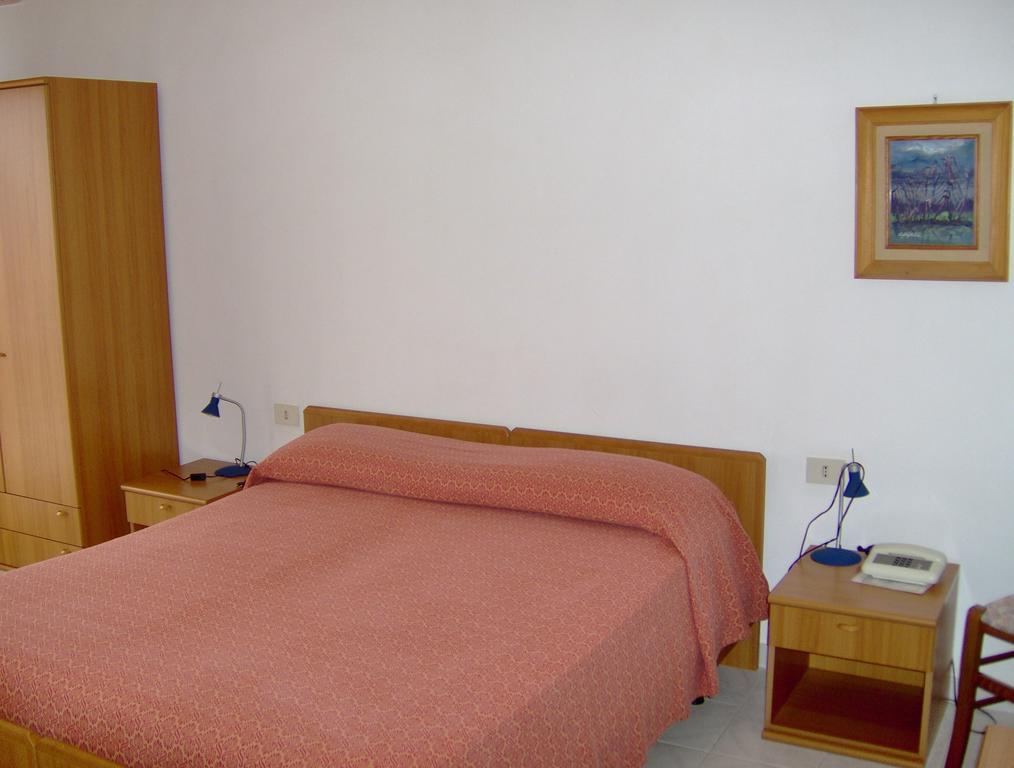 Hotel Svizzero Sangineto Pokoj fotografie