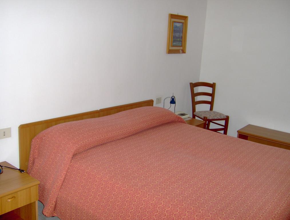Hotel Svizzero Sangineto Pokoj fotografie